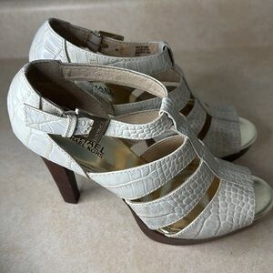 MICHAEL Michael Kors Beige Leather Platform Sandals Sz 8.5 Never Worn.So PRETTY!